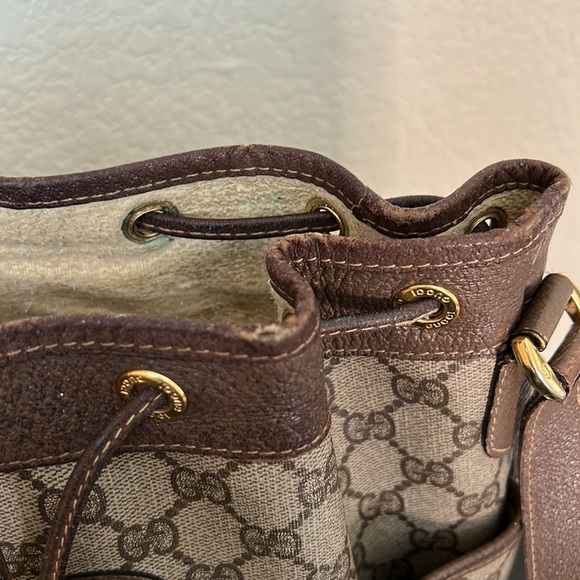 Gucci G Logo Bucket Bag with COA included - Picture 9 of 16